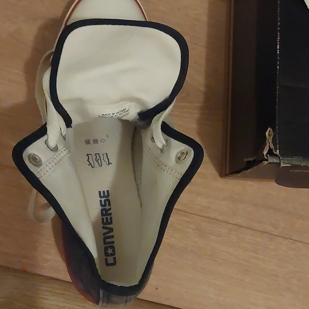 Converse - Picture 3 of 4